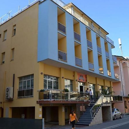 Hotel Berna Rímini Exterior foto